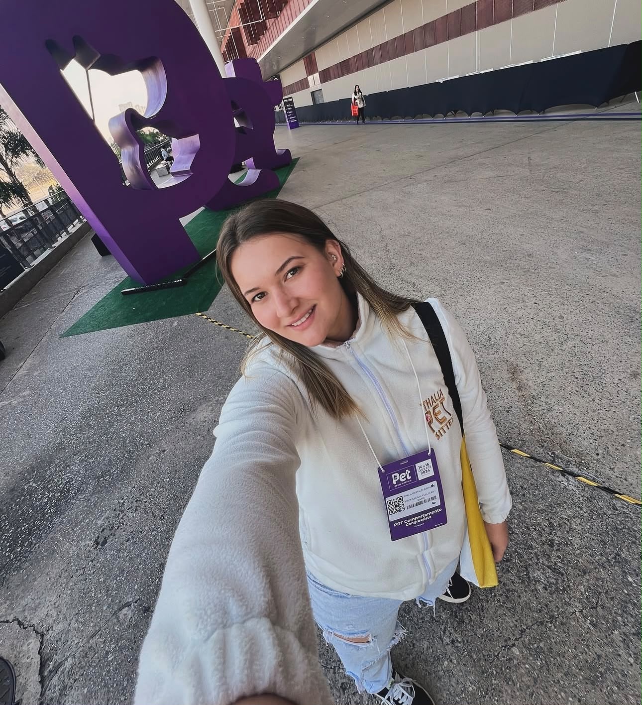 Thalia Gastaldi participando de um evento do mercado pet